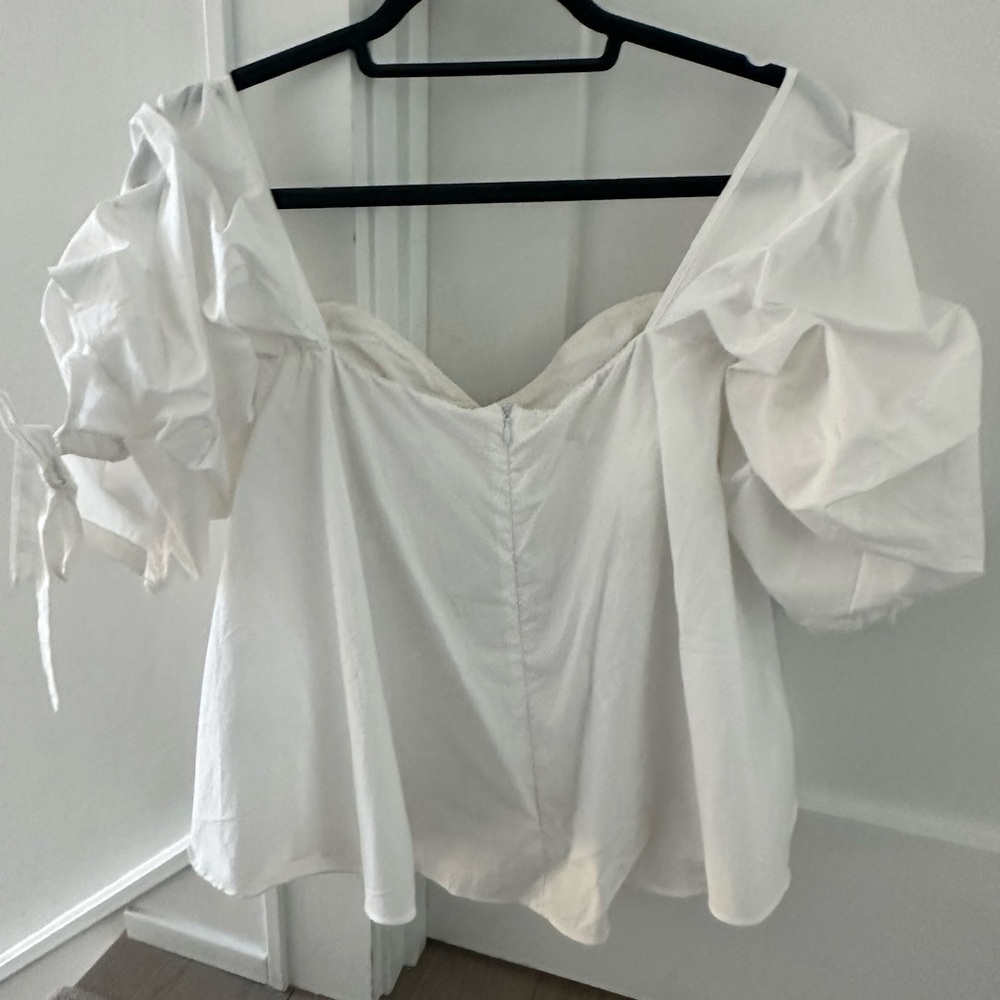 Like New! DO+BE Elegant White Puff Sleeve Top